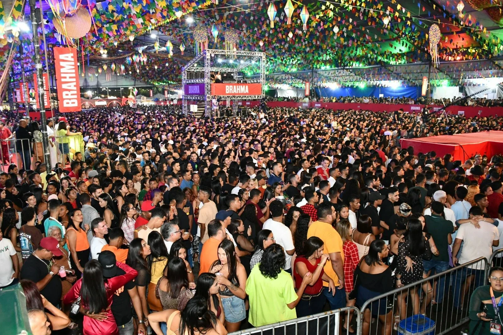 Prefeitos de AL discutem teto para cachês de artistas em festas municipais