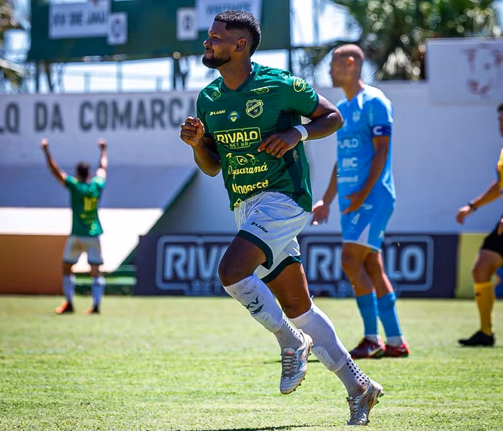 CSA deve fechar com mais um zagueiro após suspense sobre Lucão