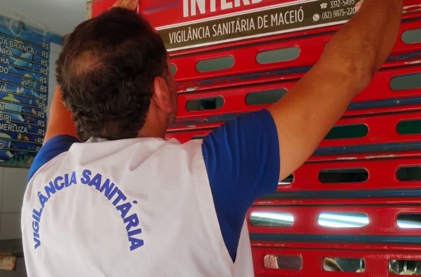 Frigorífico é interditado no Jacintinho com 80 kg de carne estragada