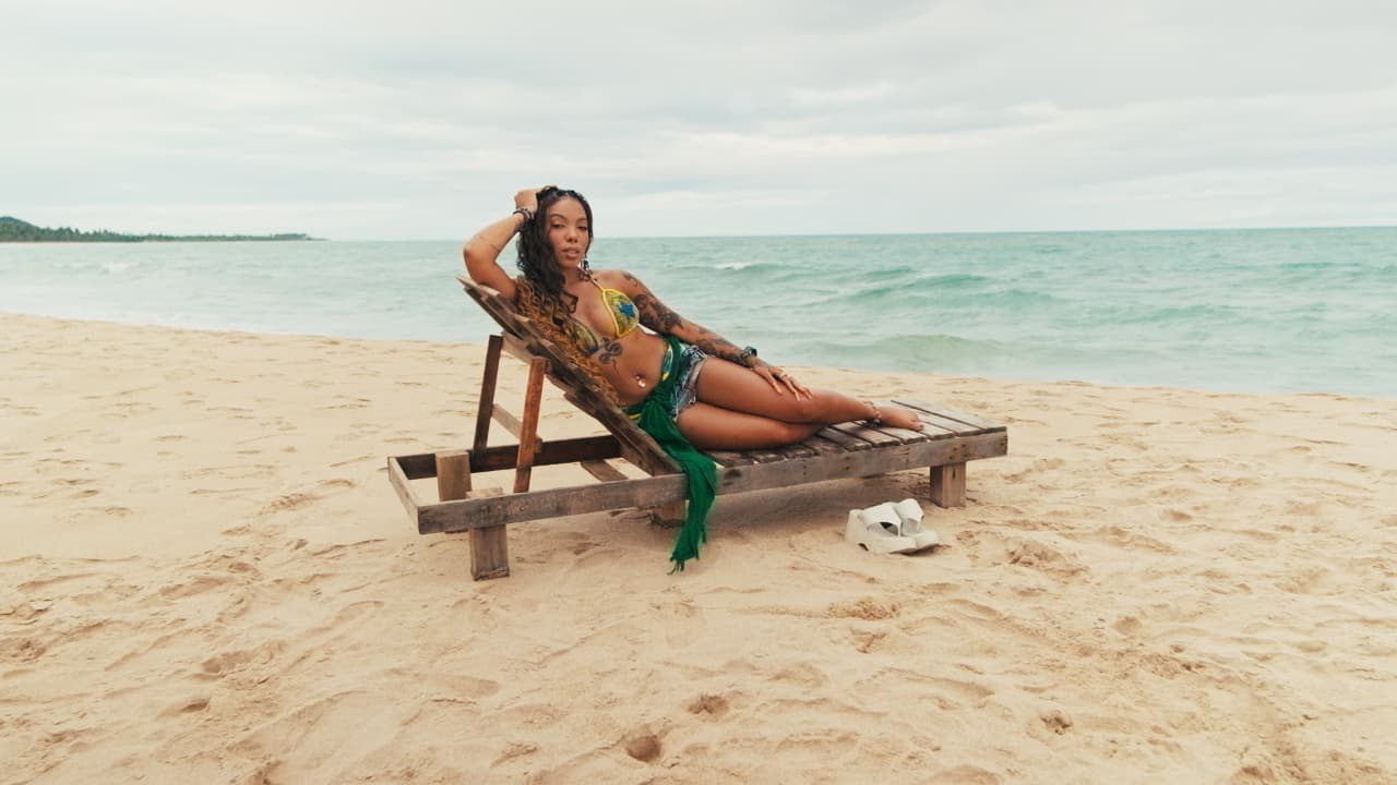 “Bandida Má”: novo clipe de Huná une verão, amizade e empoderamento