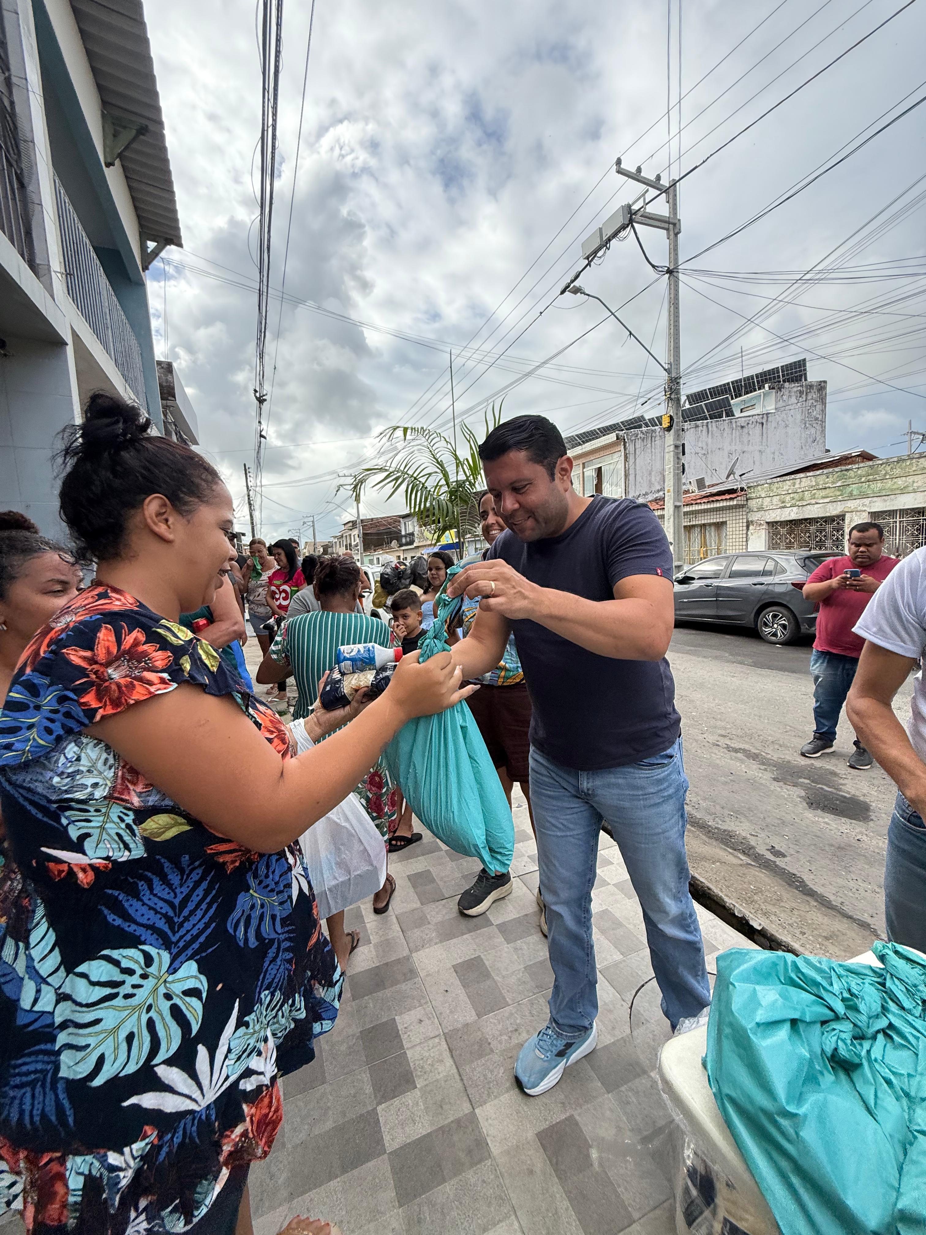 Allan Pierre beneficia 15 mil famílias com entrega de peixe em Maceió