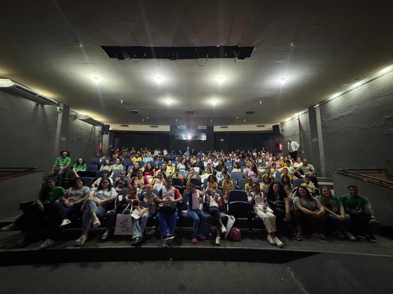 “Essa é a minha primeira vez no cinema”, diz estudante durante ação com alunos da rede pública em AL