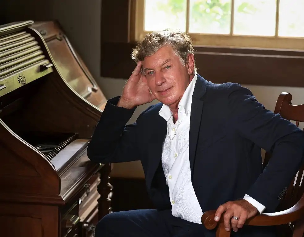 Flávio Venturini chega a Maceió com show que celebra 50 anos de carreira