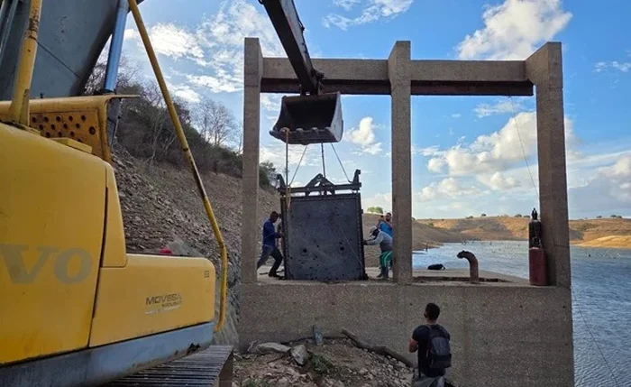 Codevasf realiza manutenção e troca de comportas na barragem Boacica em AL
