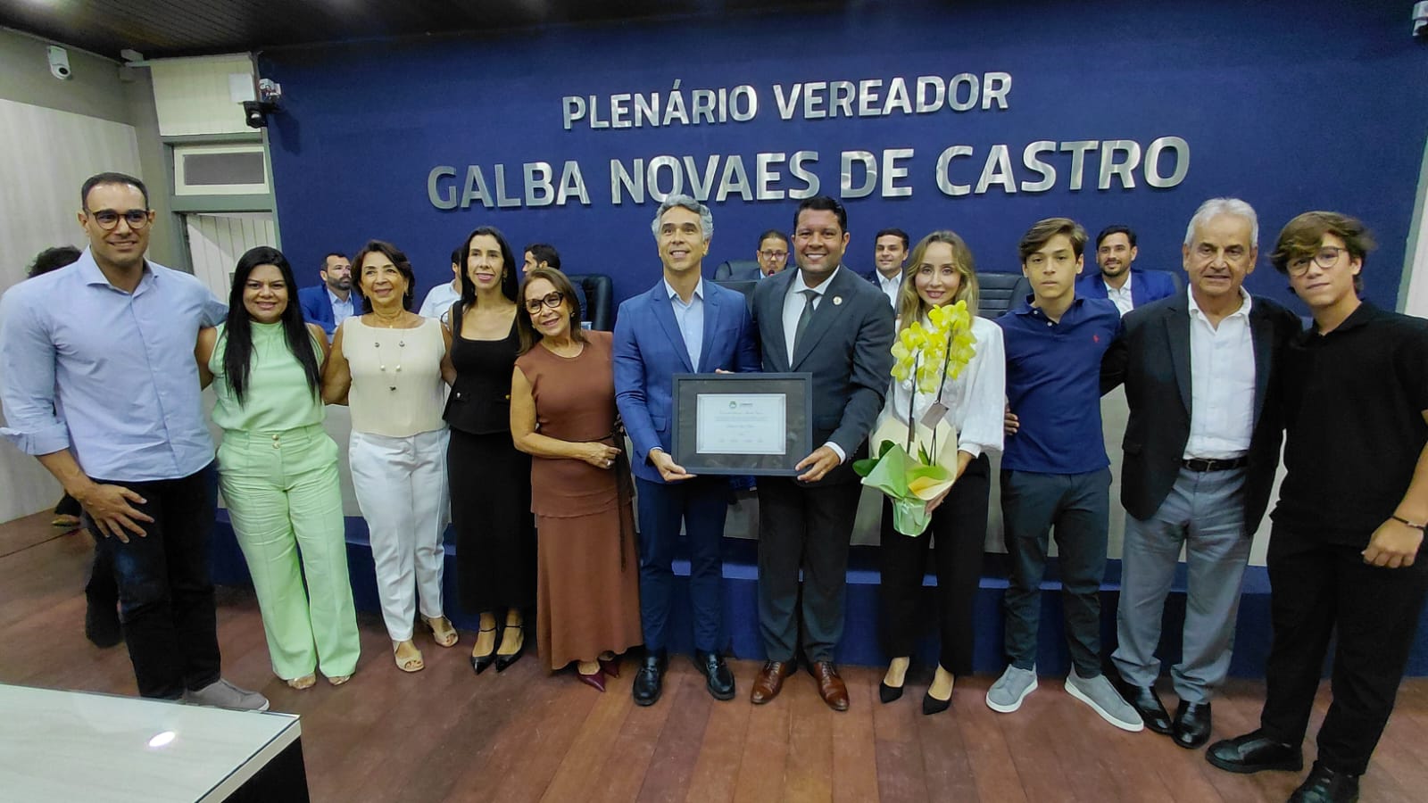 Allan Pierre homenageia Rafael Brito com entrega de comenda em Maceió