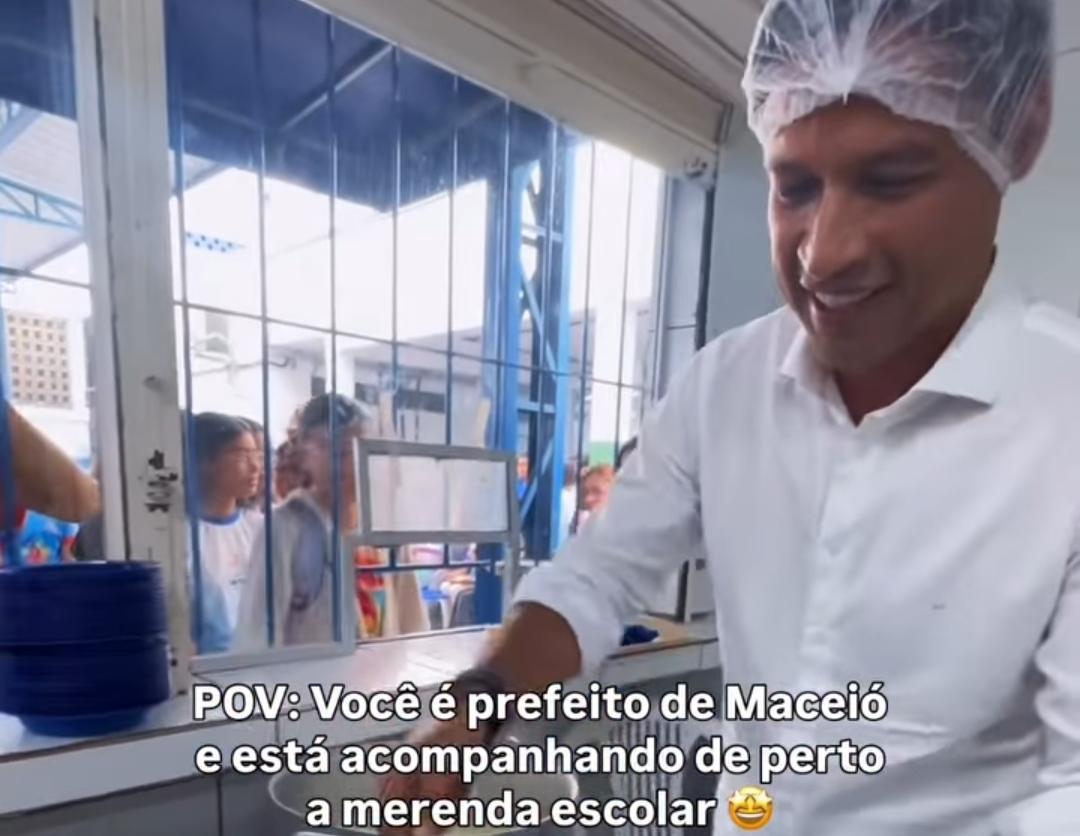 Rodrigo Cunha participa de distribuição de merenda para alunos