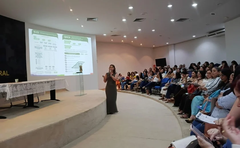 Oficina capacita profissionais para atendimento a idosos com demência em Maceió