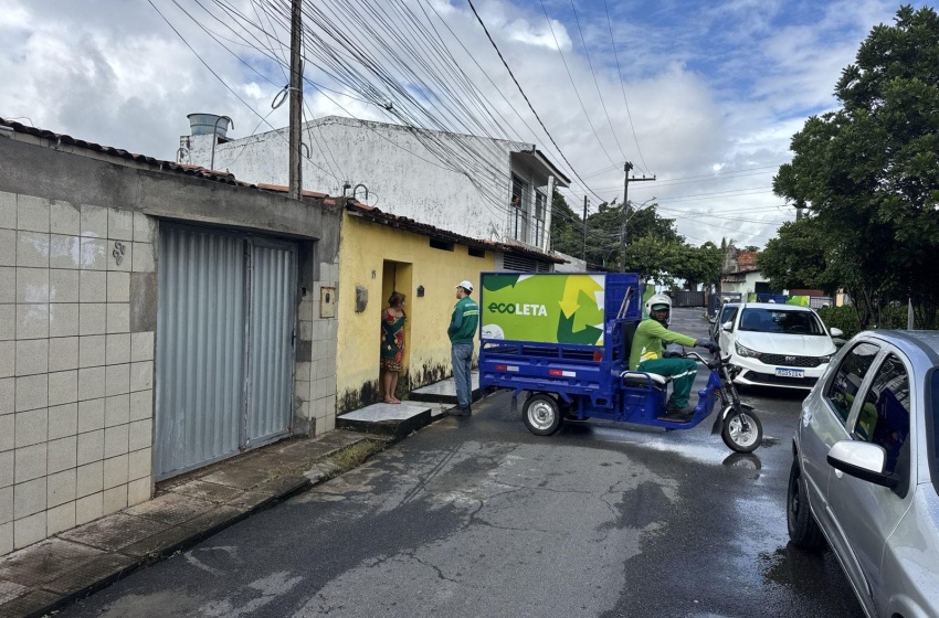 Moradores recebem orientações sobre descarte correto no Ecoponto Petrópolis