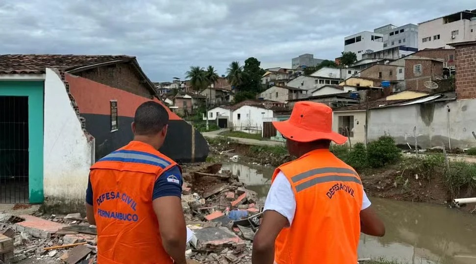 Chuvas deixam seis mortos e mais de 9,5 mil desalojados em Pernambuco