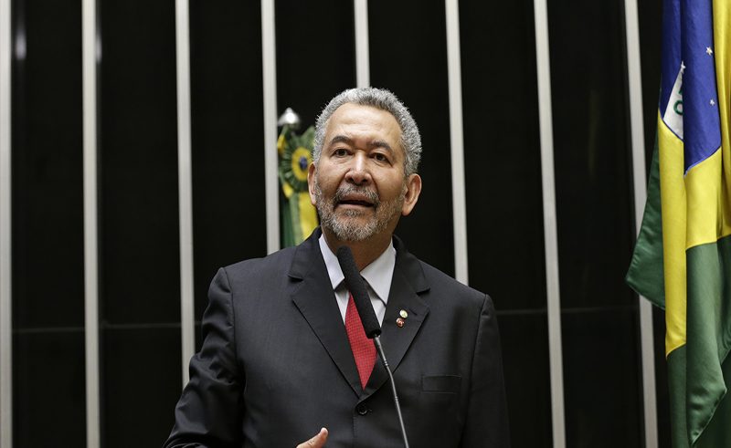 Sindicato reage a decisão judicial e critica afastamento de Paulão