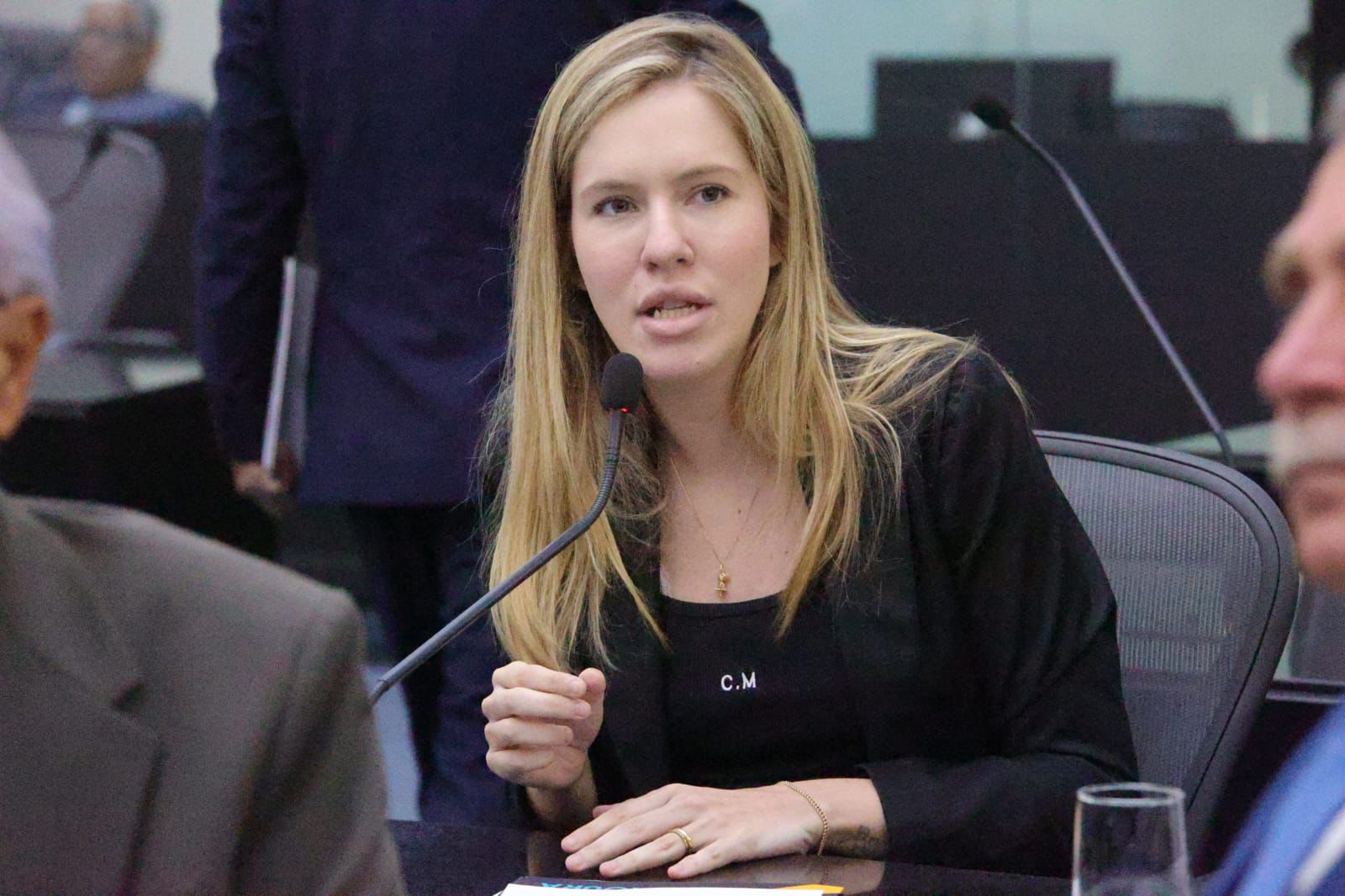 Cibele Moura cobra renovação da equoterapia e alerta para possível suspensão