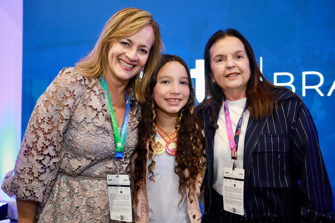 Fátima Canuto lança manual de educação bilíngue em evento em SP