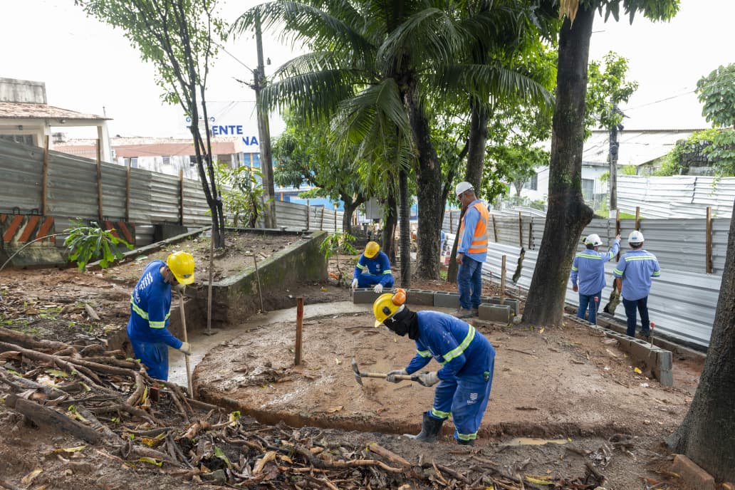 Reforma da Praça da Ladeira do Trovão no Bom Parto avança