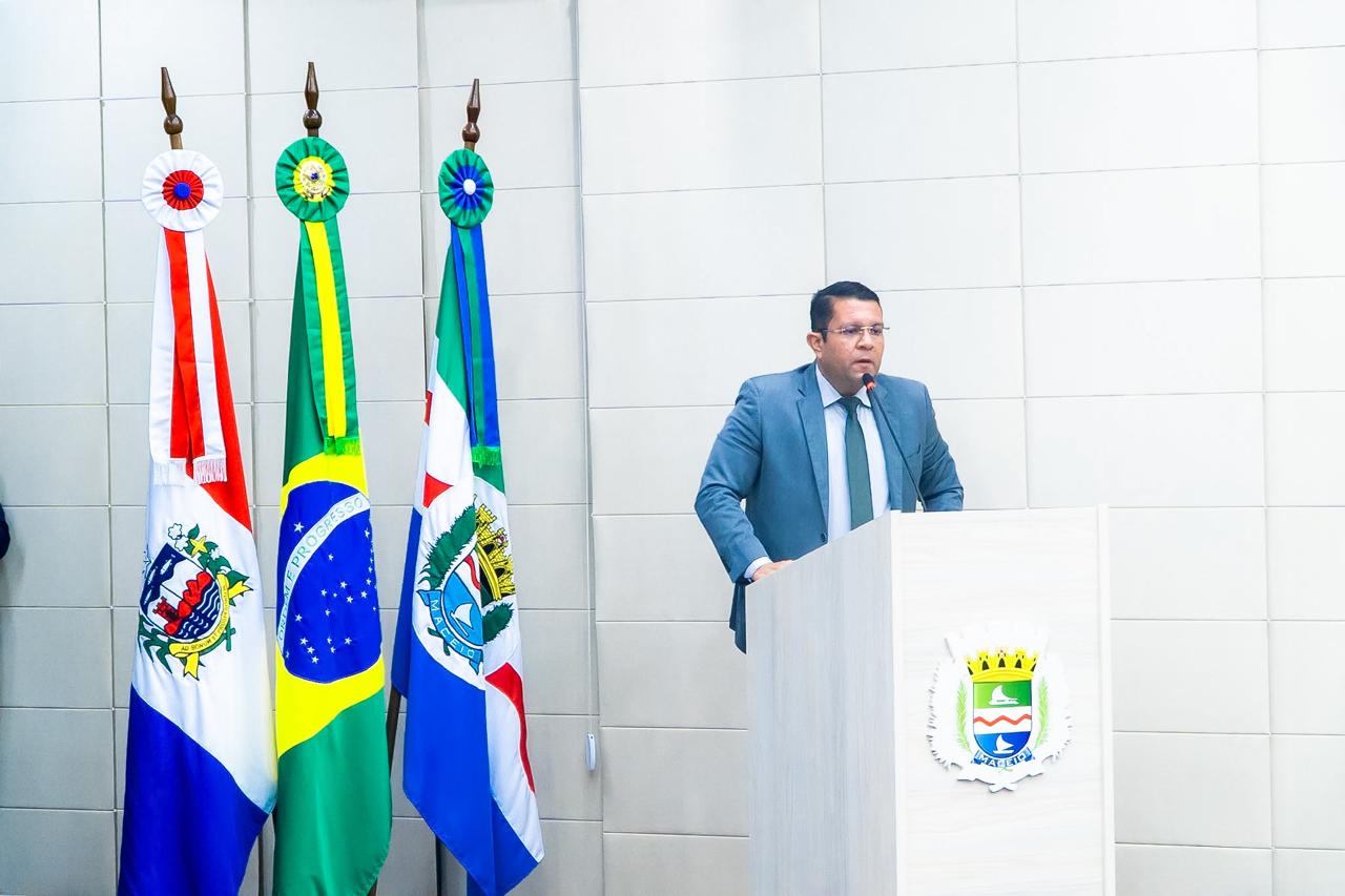 Allan Pierre cobra fiscalização de empresas de aterro sanitário em Maceió