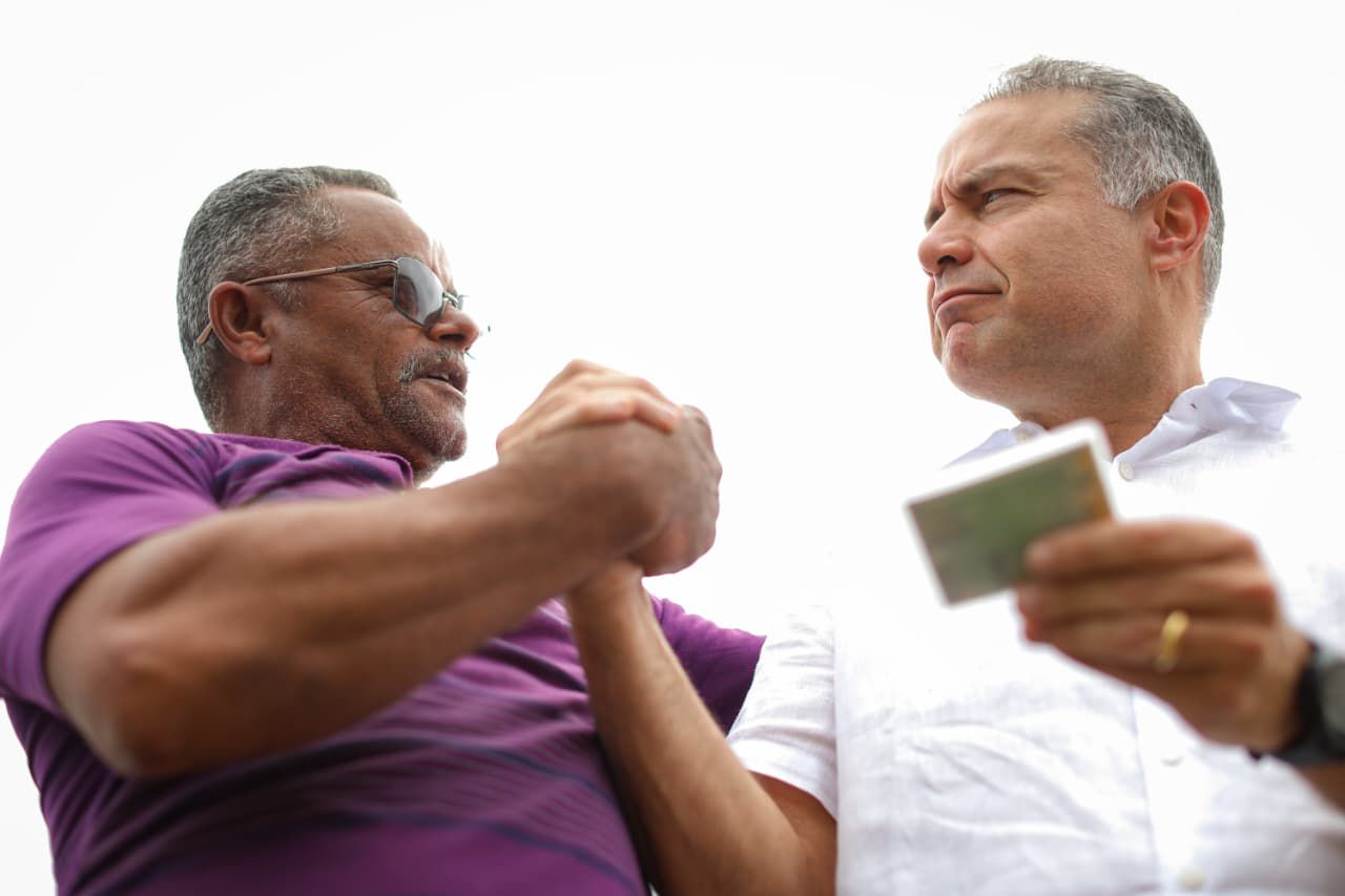 Aos 53 anos, sertanejo conquista primeira CNH e agradece ao senador Renan Filho