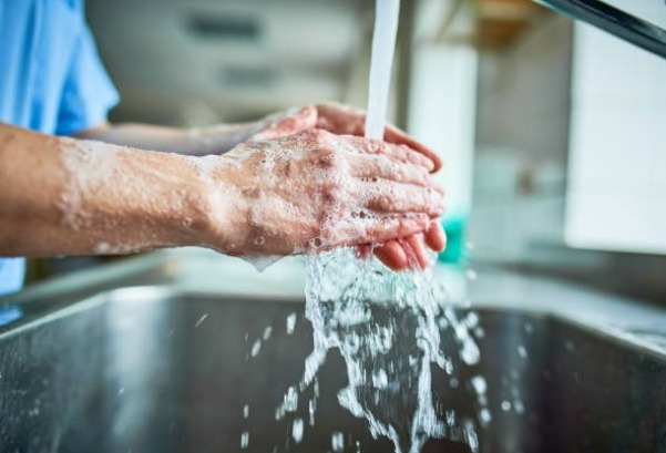 Tecnologia amplia controle de infecções hospitalares e fortalece adesão à higiene das mãos