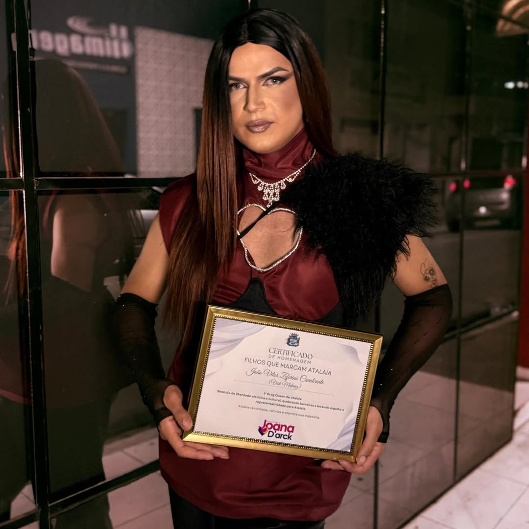 Drag homenageada pela Câmara de Atalaia integra elenco do Festival Drag Dinner Alagoas