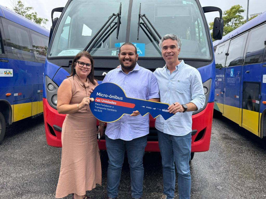 Rafael Brito articula entrega de veículos do SUS para Alagoas