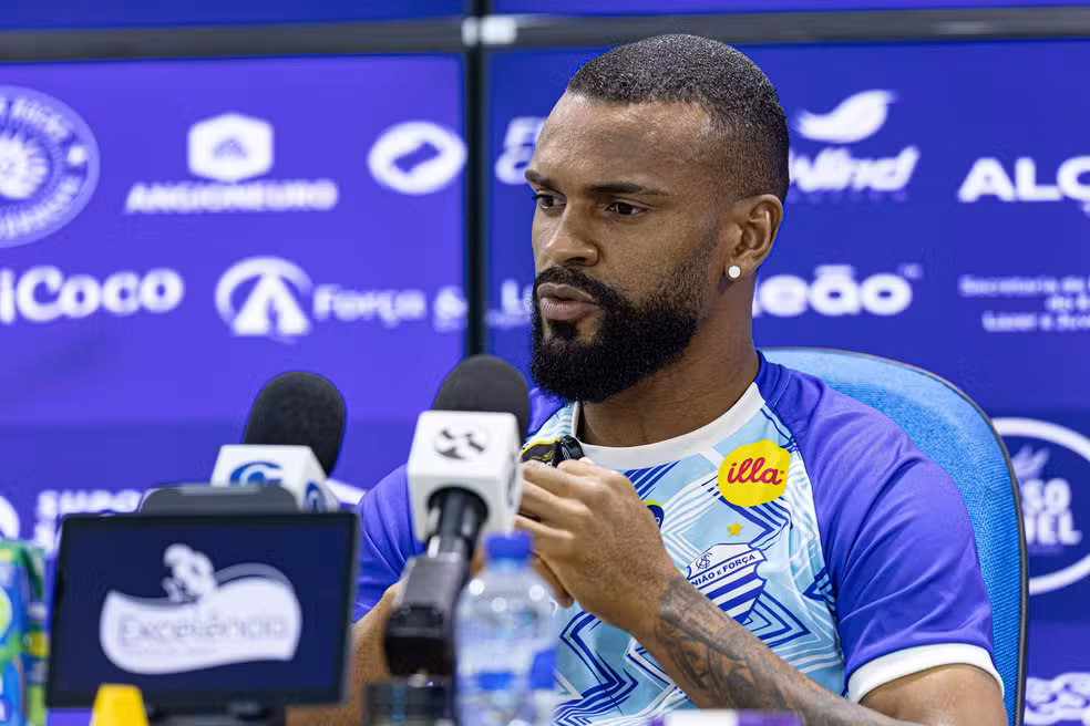 Ailton Santos valoriza empate fora e aposta na torcida do CSA para avançar