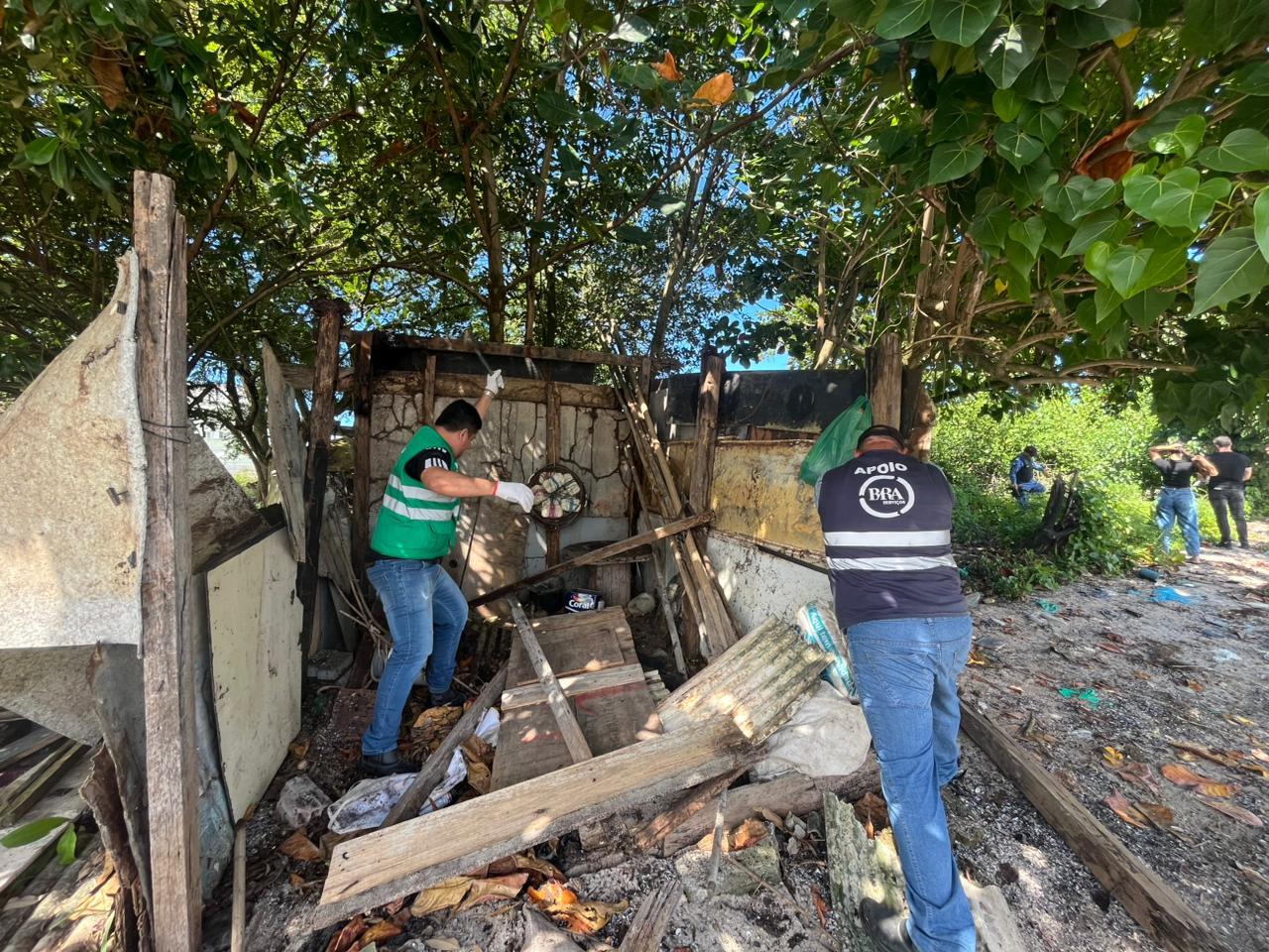 Fiscalização apreende drogas e remove barracos irregulares no Vergel do Lago