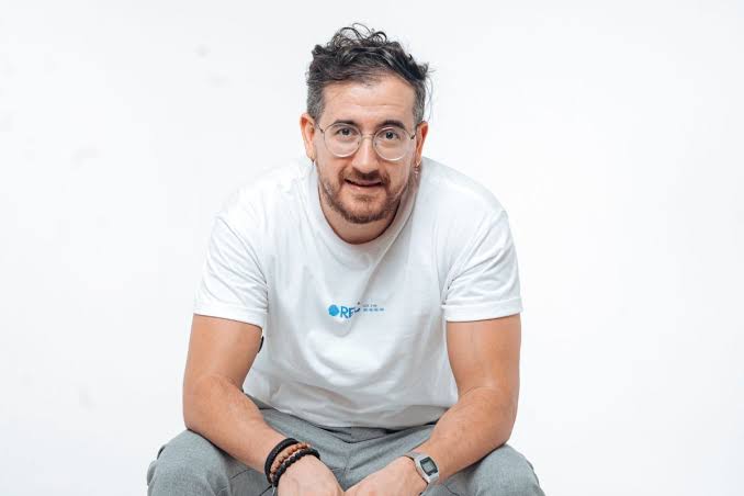Afonso Padilha volta a Maceió com seu novo show de comédia 'Como nossos pais''