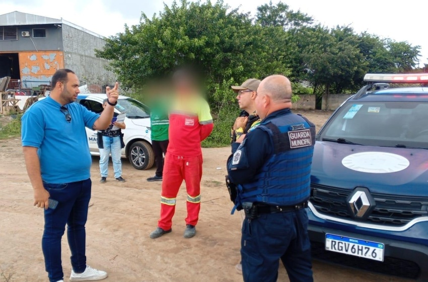 Fiscalização flagra descarte irregular de lixo em área verde de Maceió
