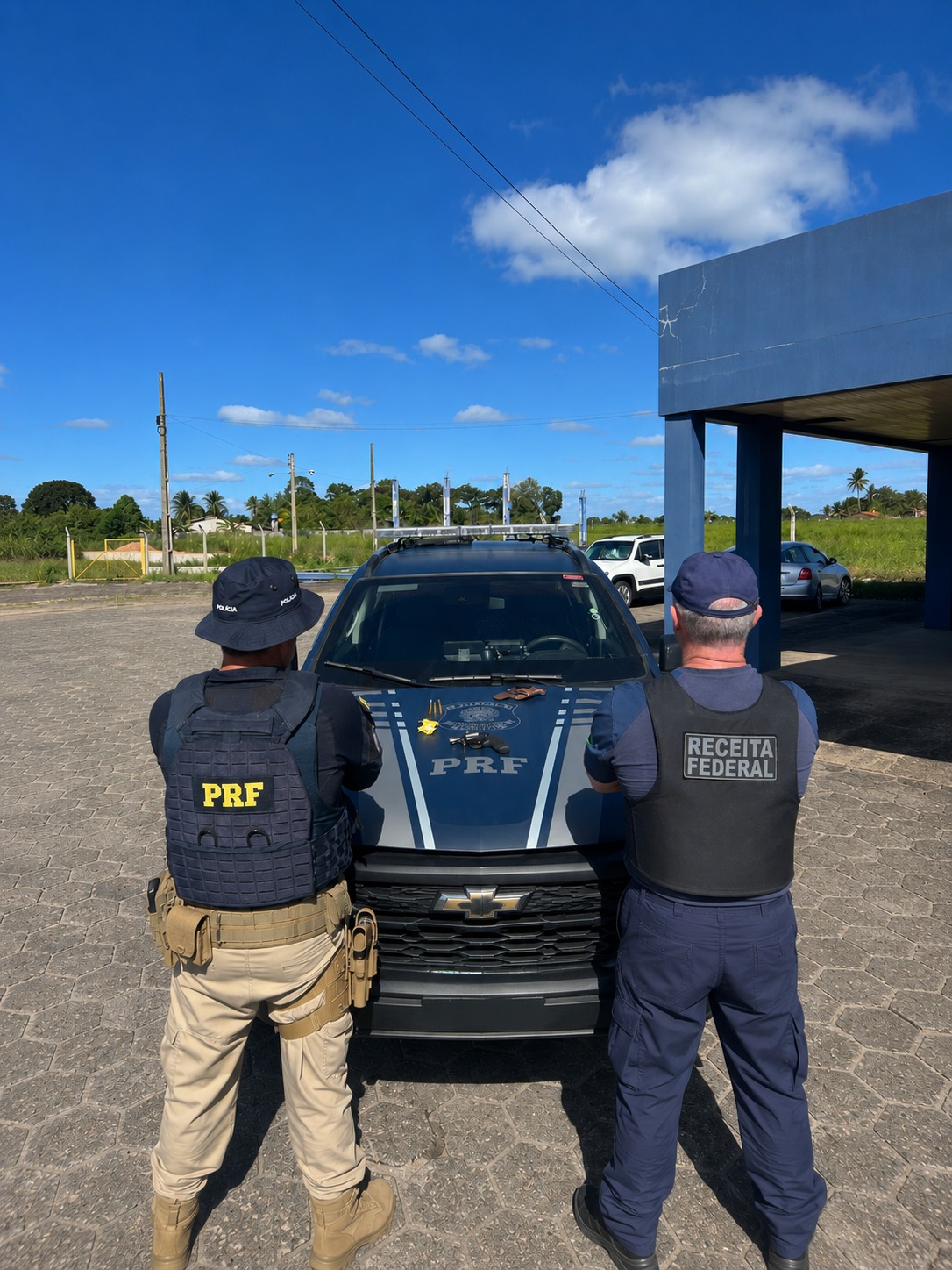 Homem é preso com arma e droga durante abordagem em São Sebastião