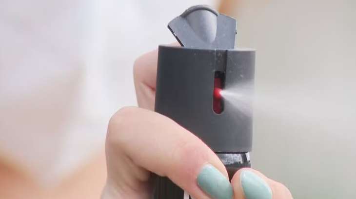 Nova lei autoriza uso de spray de pimenta para defesa pessoal para mulheres
