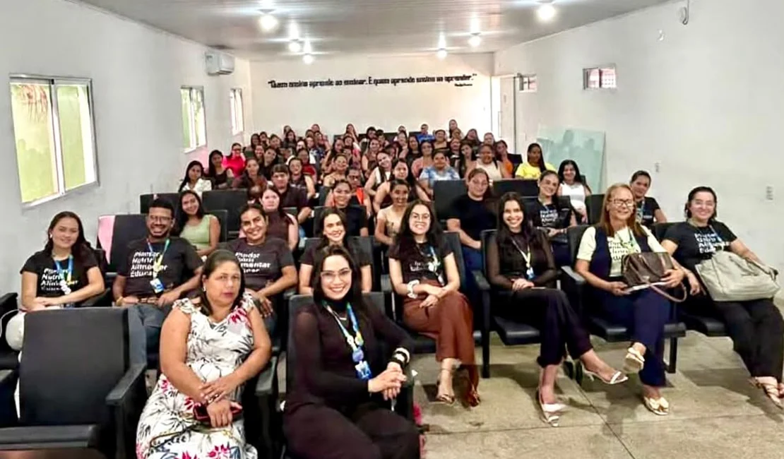 Limoeiro de Anadia promove formação sobre alimentação escolar
