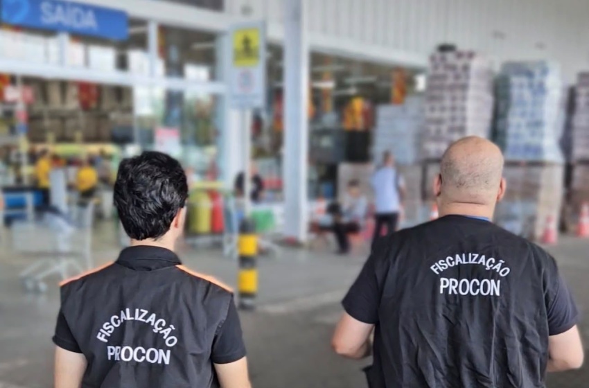 Procon Maceió notifica supermercado após cliente ser atingida por palete