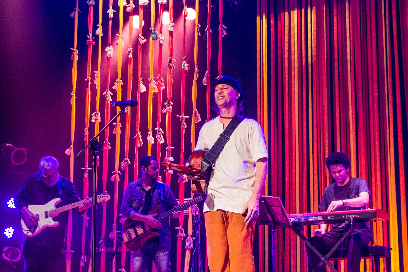 Wilson Miranda leva show gratuito e autoral para Maceió e Viçosa