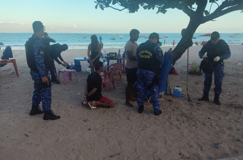 Guarda Municipal prende suspeito de tráfico de drogas na orla de Pajuçara