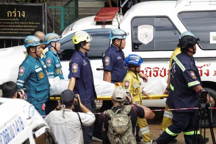 Estudante de 14 anos mata avós e professores em ataque a escola em Bangkok