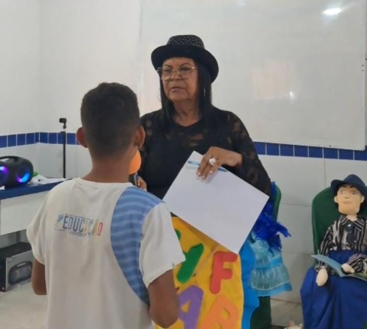 Tia Márcia Conta Histórias incentiva a observação e o estudo em escola de Maceió