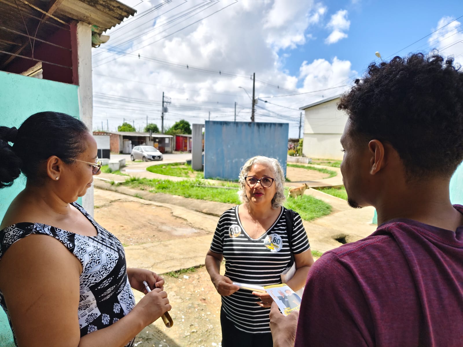 Lenilda Luna ouve demandas sobre falta de água e serviços básicos no Residencial Maceió