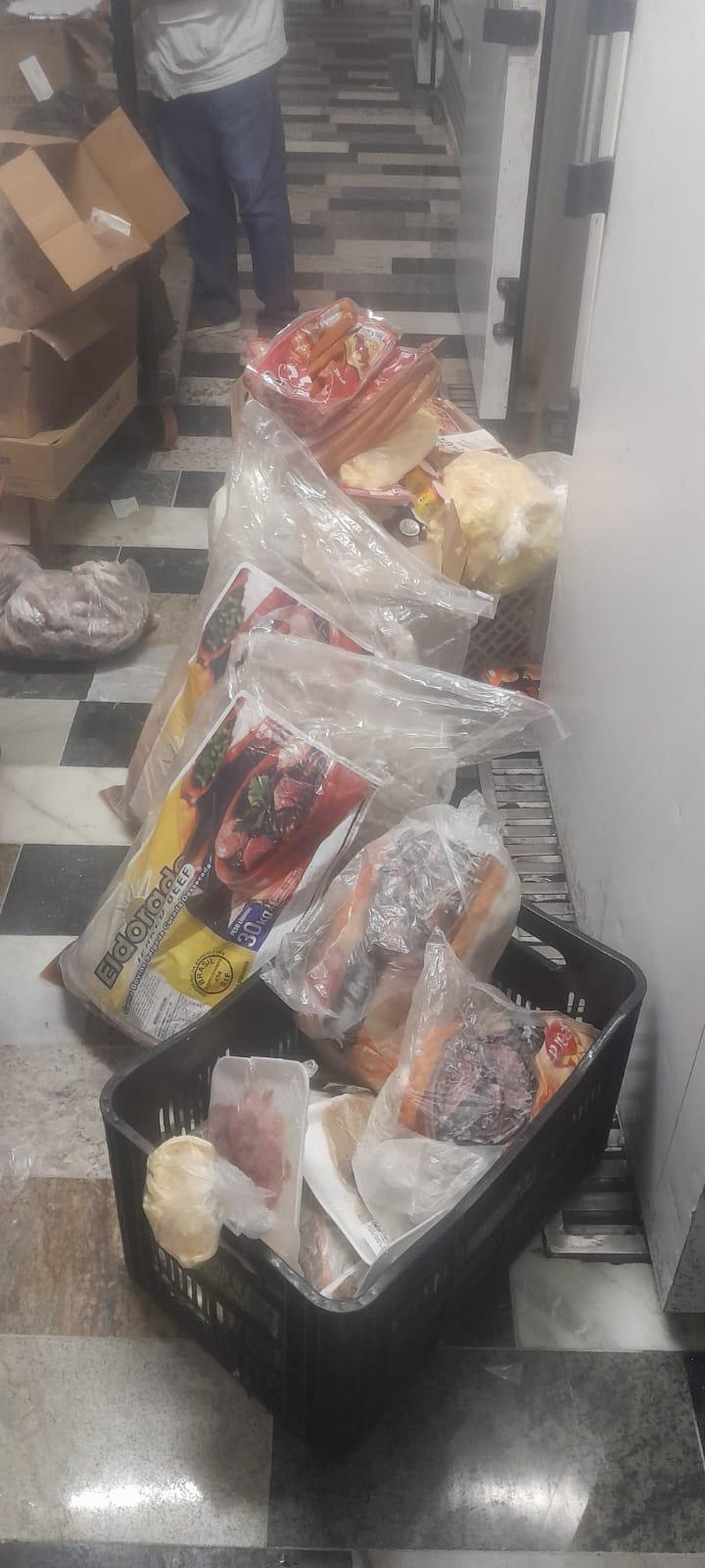 Vigilância apreende 250 kg de alimentos estragados em mercadinho no Eustáquio Gomes