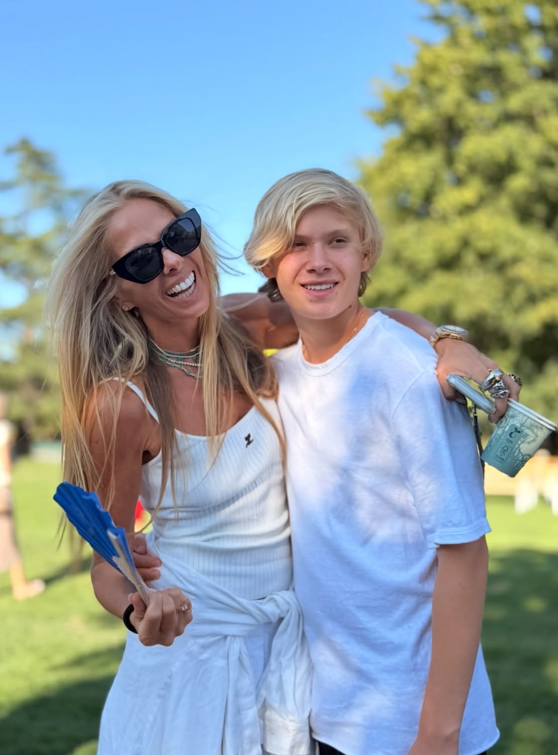 Adriane Galisteu enfrenta despedida emocionante do filho em nova etapa na Suíça