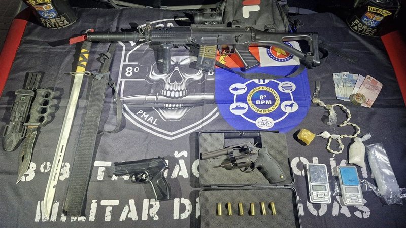 Força Tática prende homem com arma e drogas no Pilar