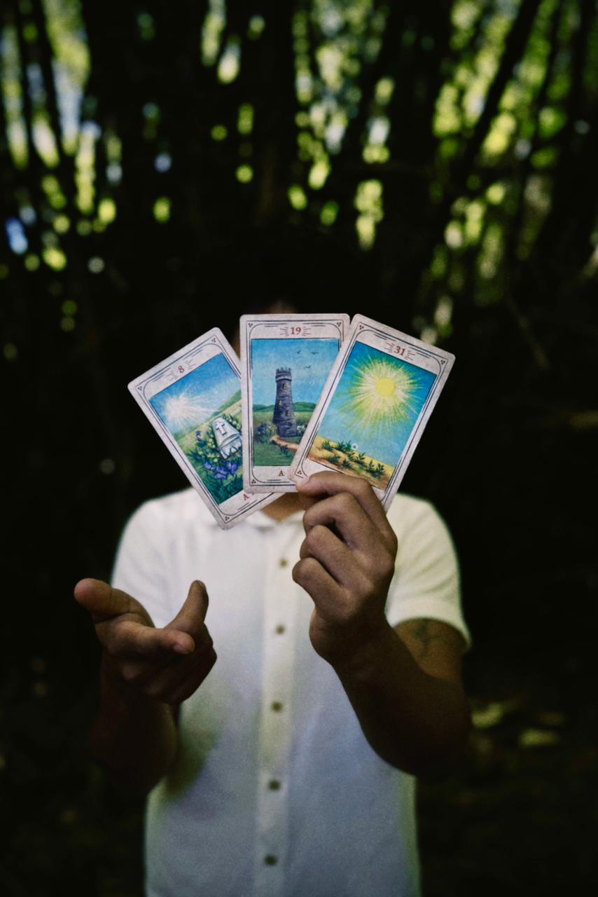'3 Cartas': cantor alagoano lança EP que une reggae e misticismo