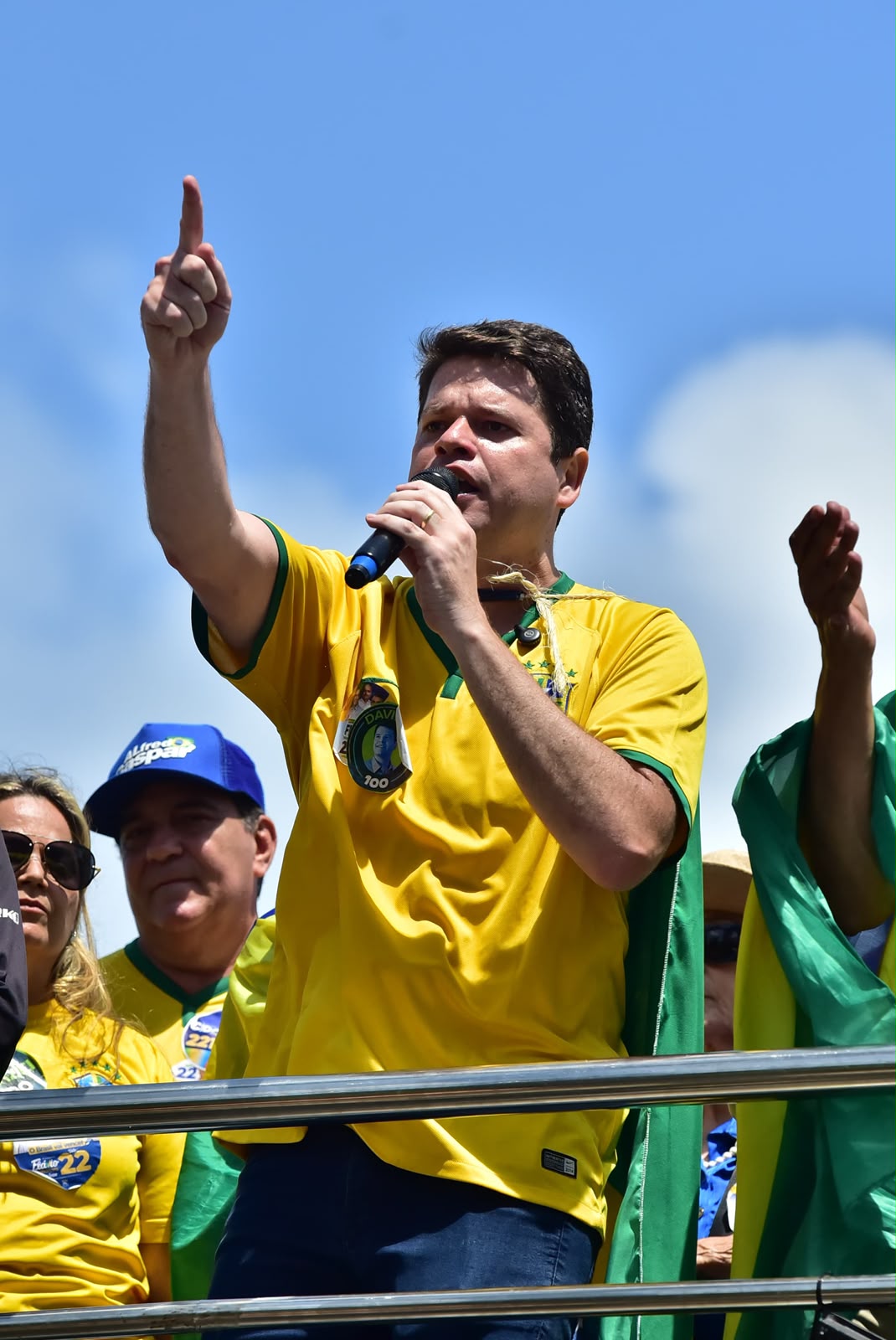 Davi Davino Filho assume compromisso com segurança e Hospital da PM