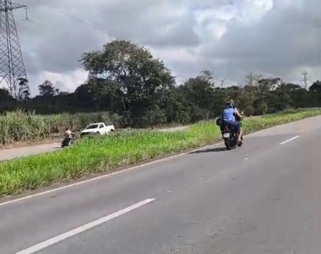 Idoso morre após colisão frontal entre carro e triciclo na BR-104, em Rio Largo