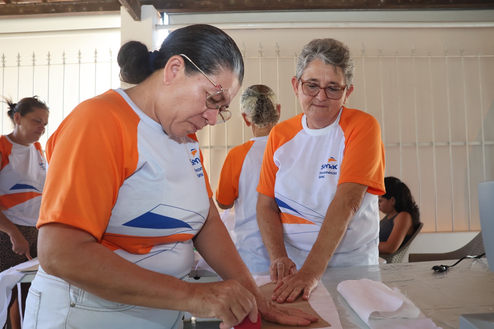 Do bordado à passarela: Senac Alagoas ajuda a transformar tradição centenária da Ilha do Ferro em moda