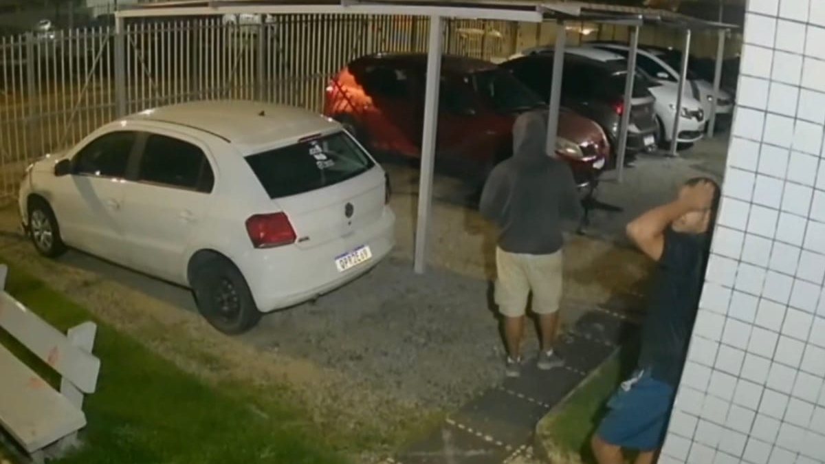 Dupla invade condomínio e furta bicicleta no bairro Gruta de Lourdes