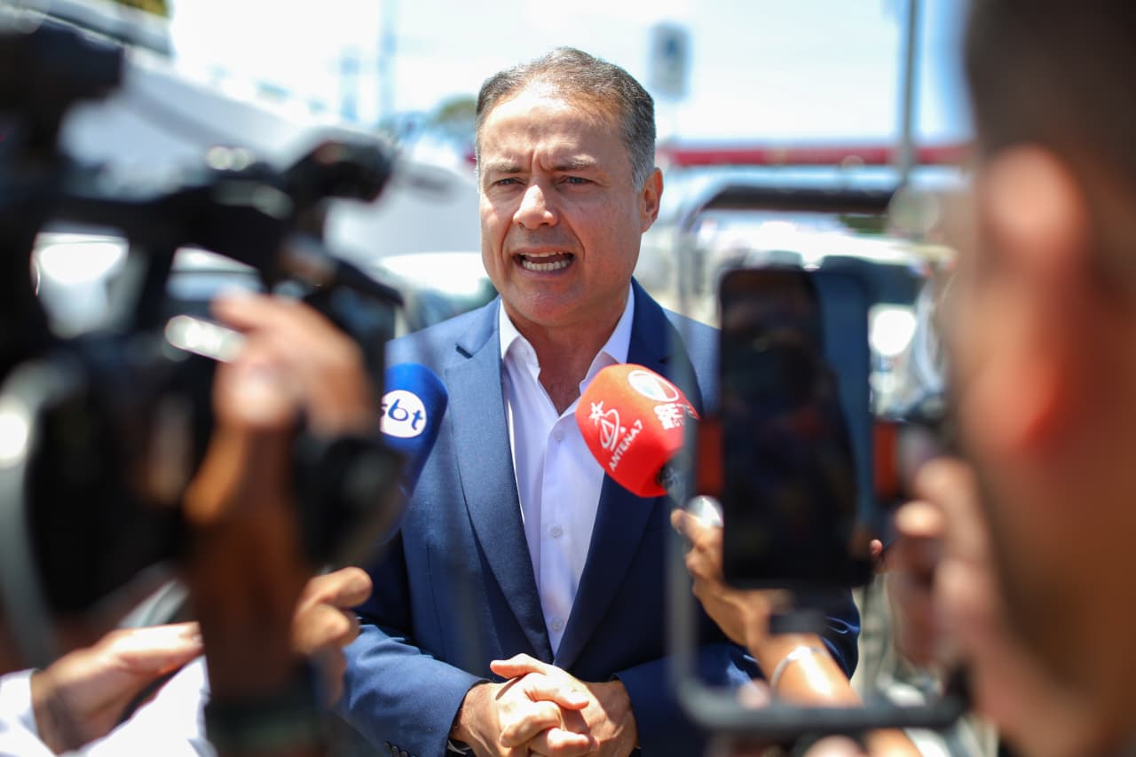 Renan Filho chega ao debate e defende comparação de propostas e realizações