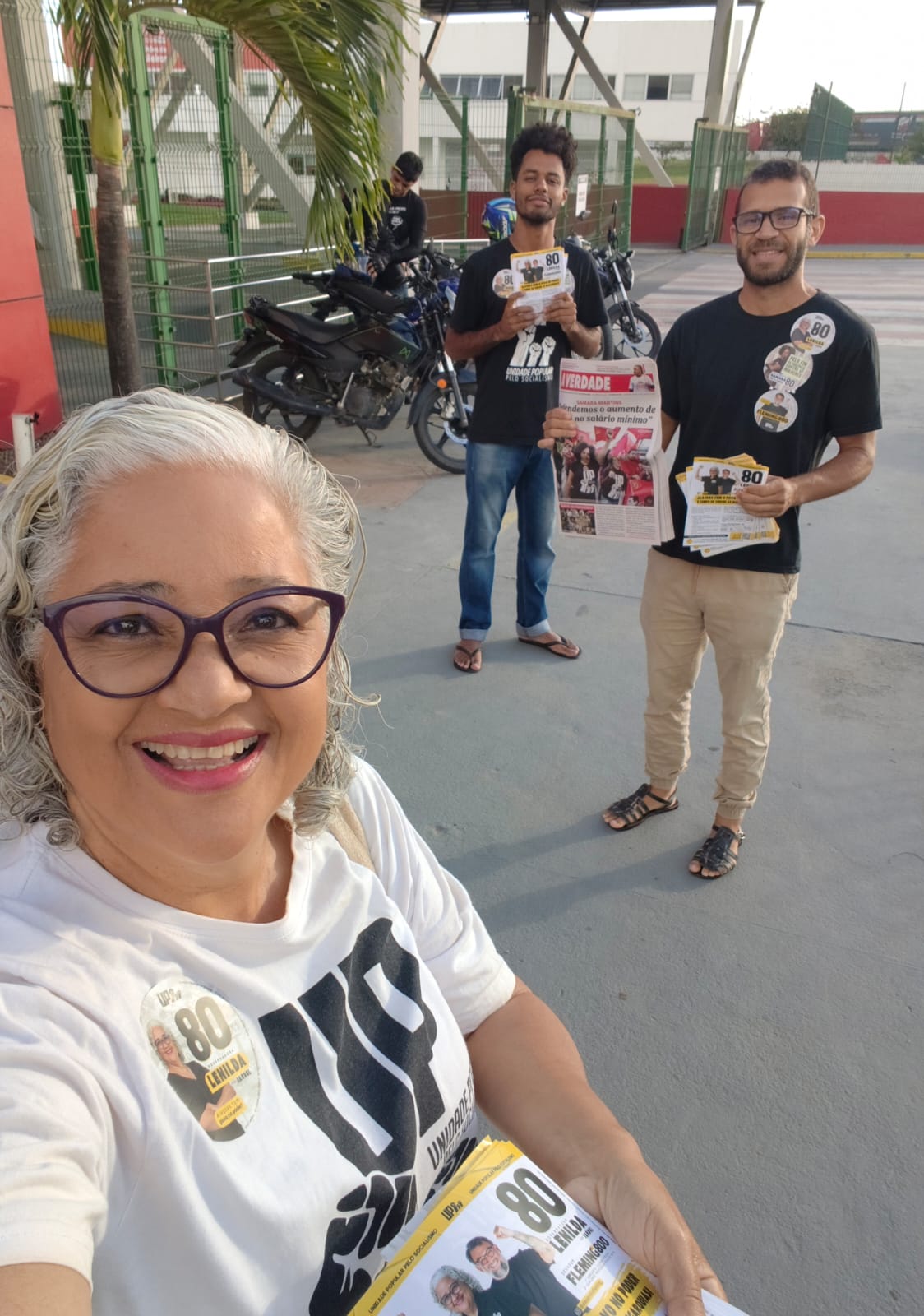 Lenilda Luna intensifica agenda com panfletagem nas portas de fábricas em Maceió