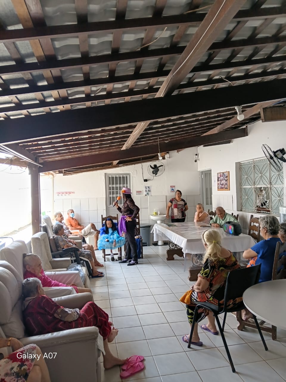 Tia Márcia Conta Histórias retrata o valor da conexão humana em apresentação única na Ponta Grossa, em Maceió