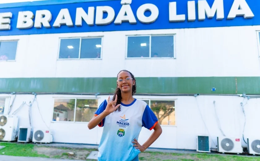 Bilíngue de surdos transforma rotina e aproxima estudantes em Maceió
