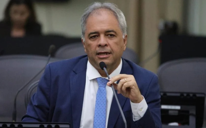 Silvio Camelo propõe identificação visual rosa em tornozeleiras usadas por agressores de mulheres