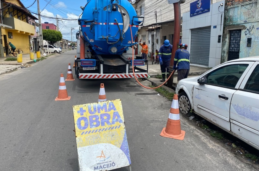 Seminfra limpa 130 metros de galeria de água na Ponta Grossa