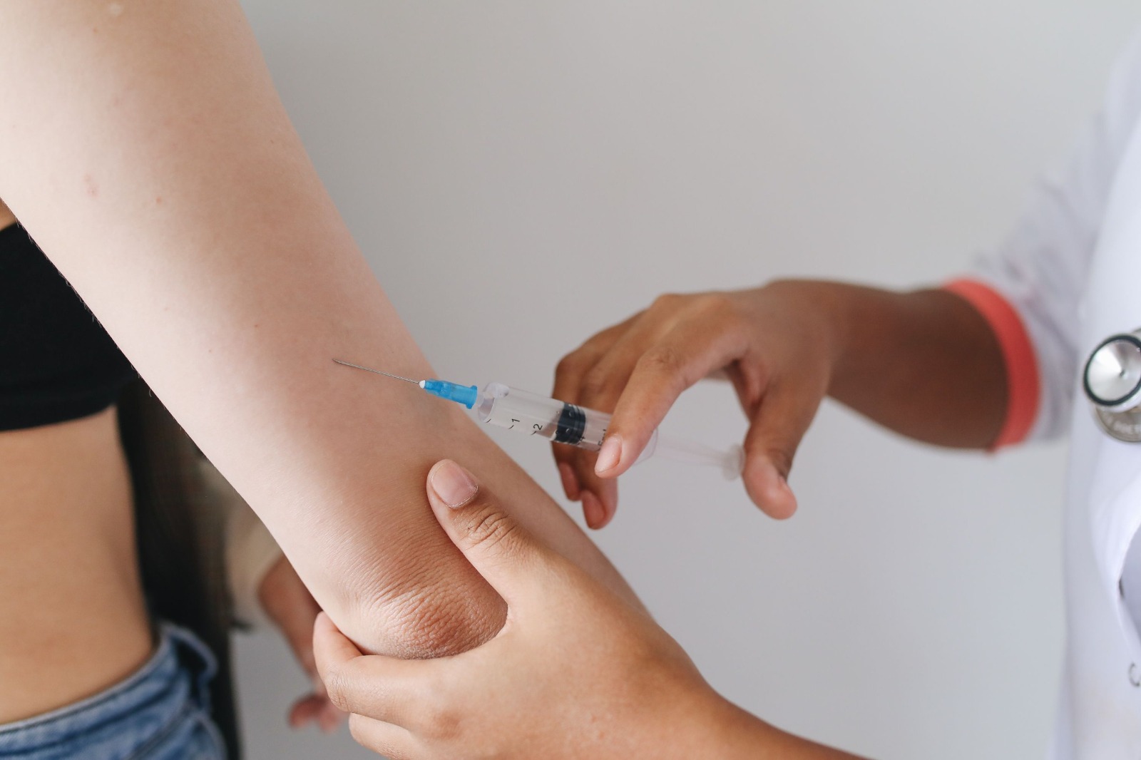Maceió registra cinco mortes por meningite em 2026; veja sinais